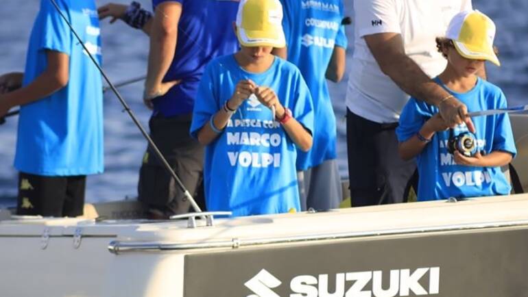 MARCO VOLPI SCEGLIE SUZUKI PER LA SCUOLA DI PESCA